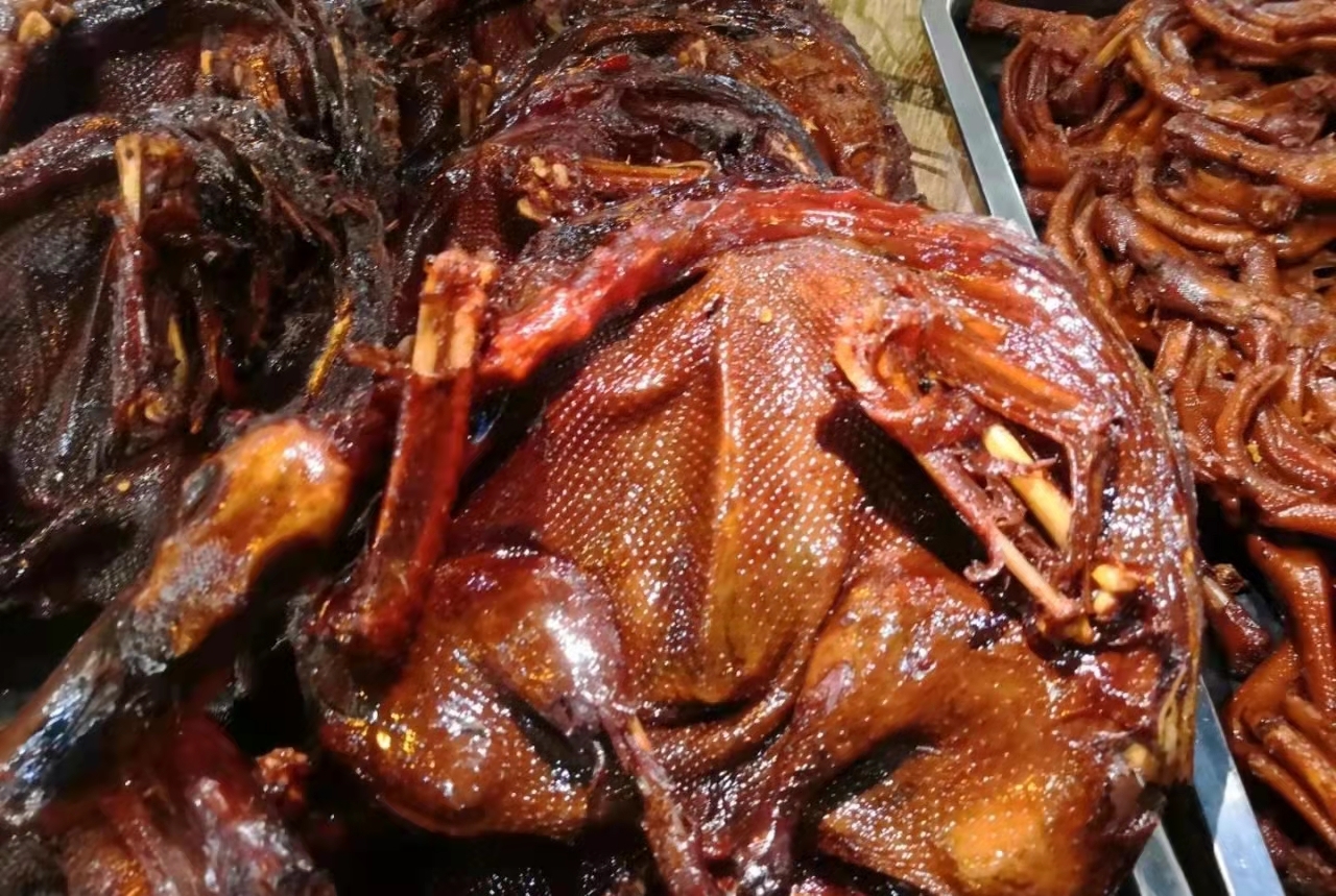 宅小鸭自己代言,宅小鸭鸭脖店