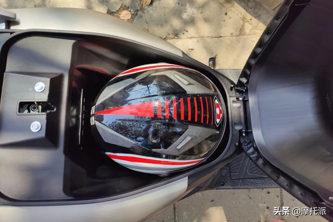 本田ncr125和铃木uy125实测,五羊本田摩托车踏板ncr125价格