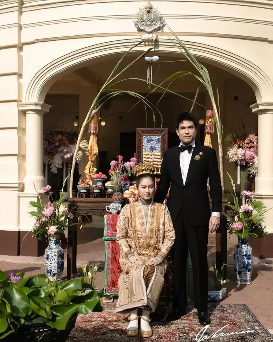 泰国变性第一女星宝儿日常穿搭,泰国变性艺人宝儿现状