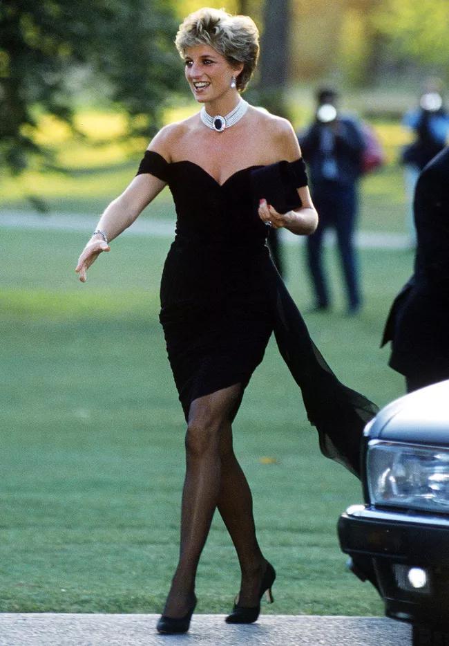 戴安娜王妃年轻穿搭,戴安娜王妃最新裙装