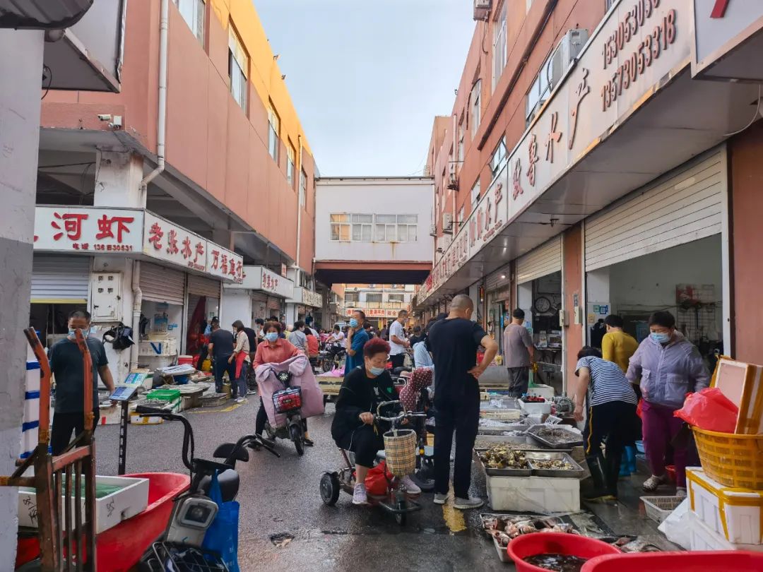 中秋节大闸蟹售卖卖场呈现,中秋节大闸蟹销售