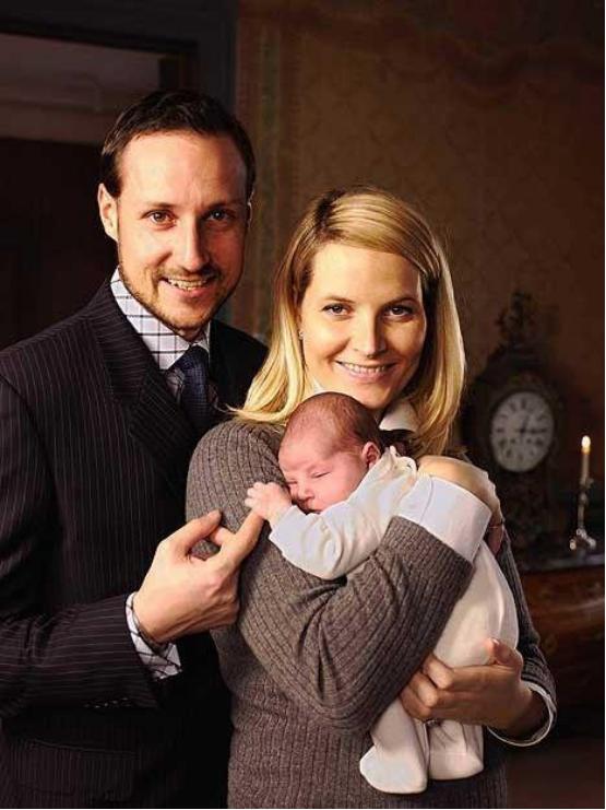 挪威公主：被称“全球最美”公主，17岁开战机跳高楼，未来是女王