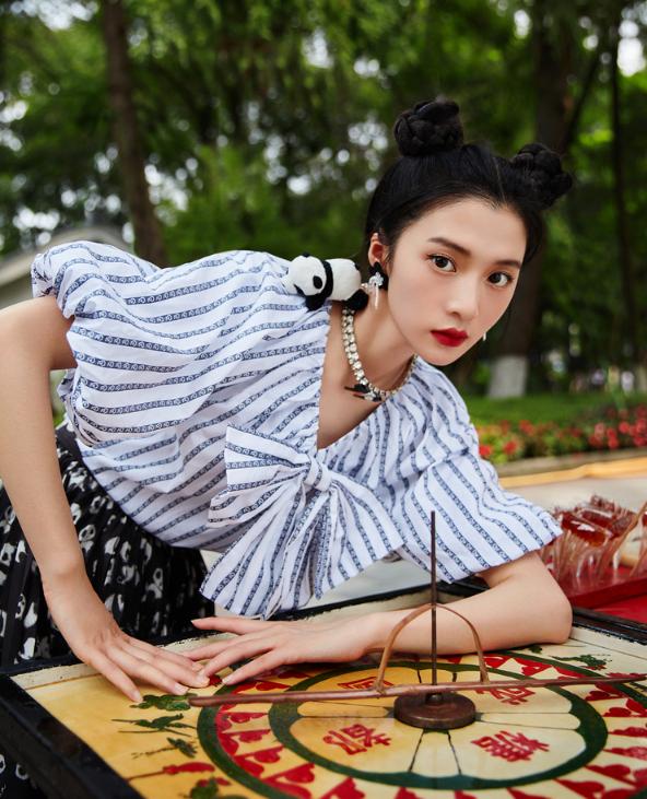 邻居夸我穿的每款连衣裙都好看，嚷嚷着也要去买