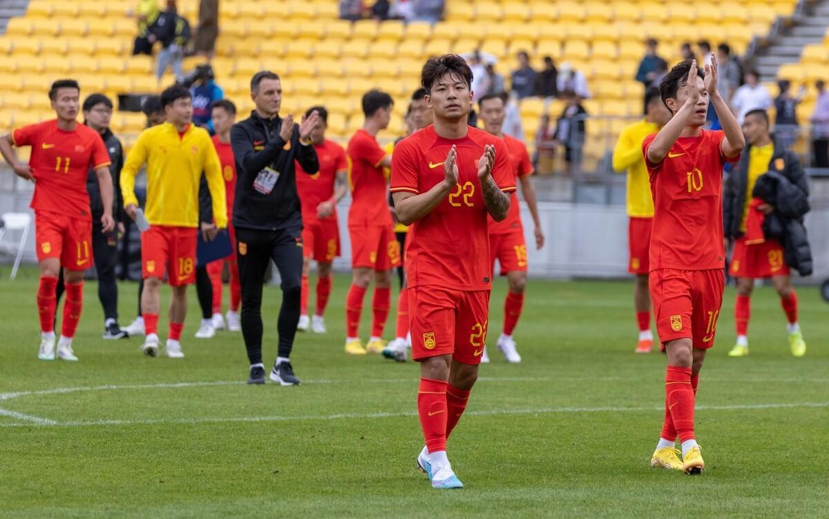 中国男足战胜韩国震撼解说,2010中国男足vs韩国超燃剪辑