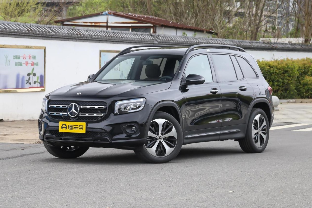 路虎发现运动版和奔驰glc260对比,路虎发现运动和奔驰glb对比图