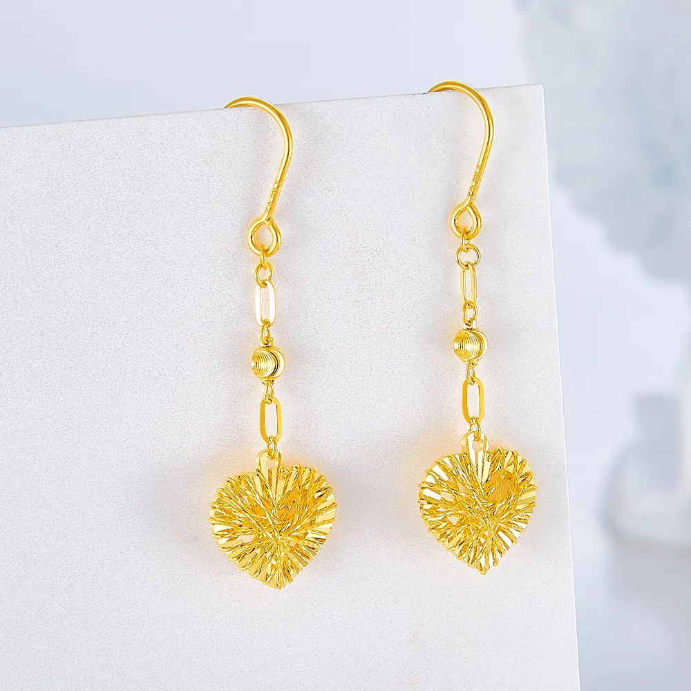 黄金耳饰大小一样是什么意思,怎么挑选适合自己的黄金耳饰