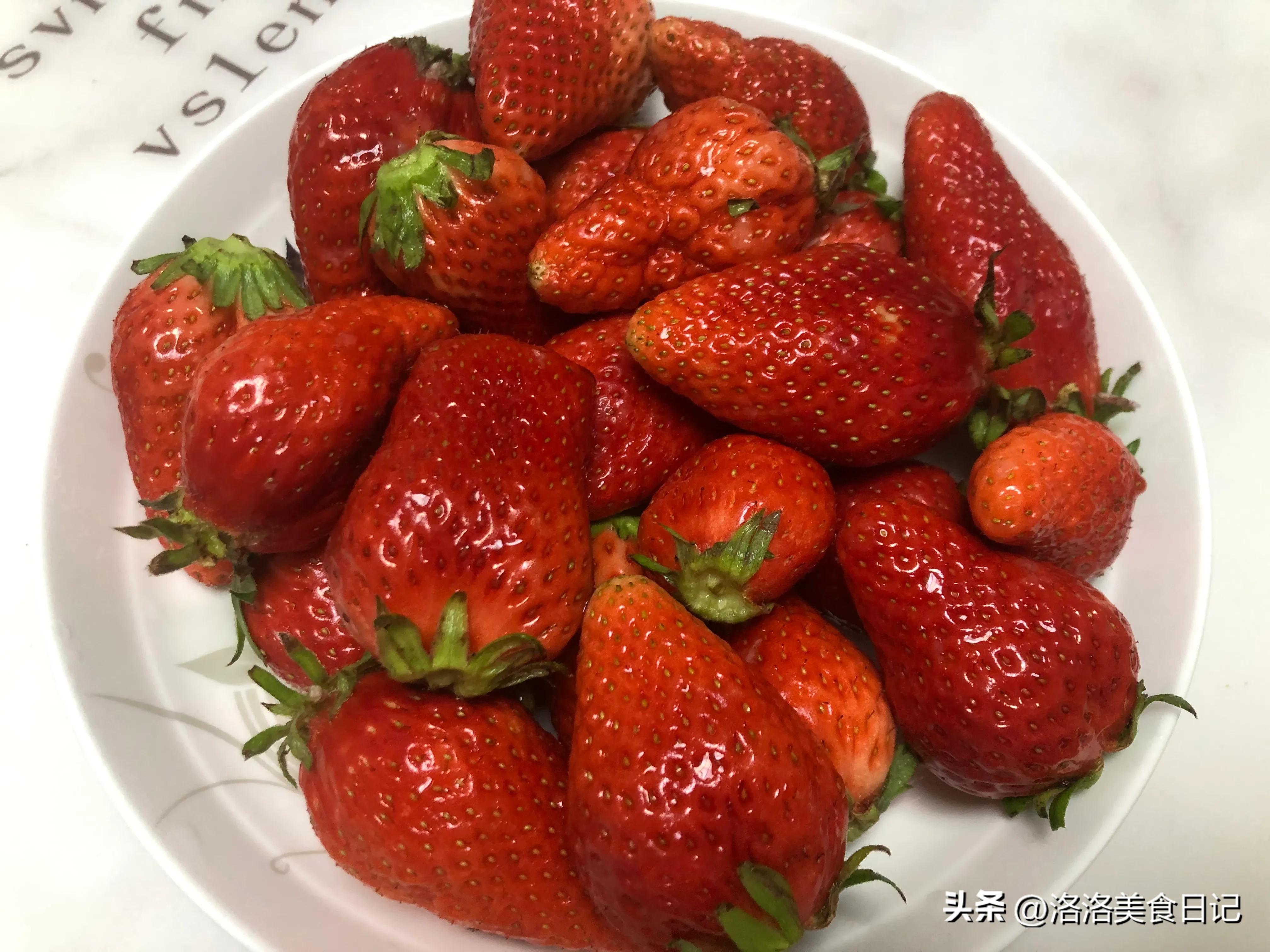 洗草莓，直接用水洗等于没洗，教你一招，洗得干净家人吃得更放心