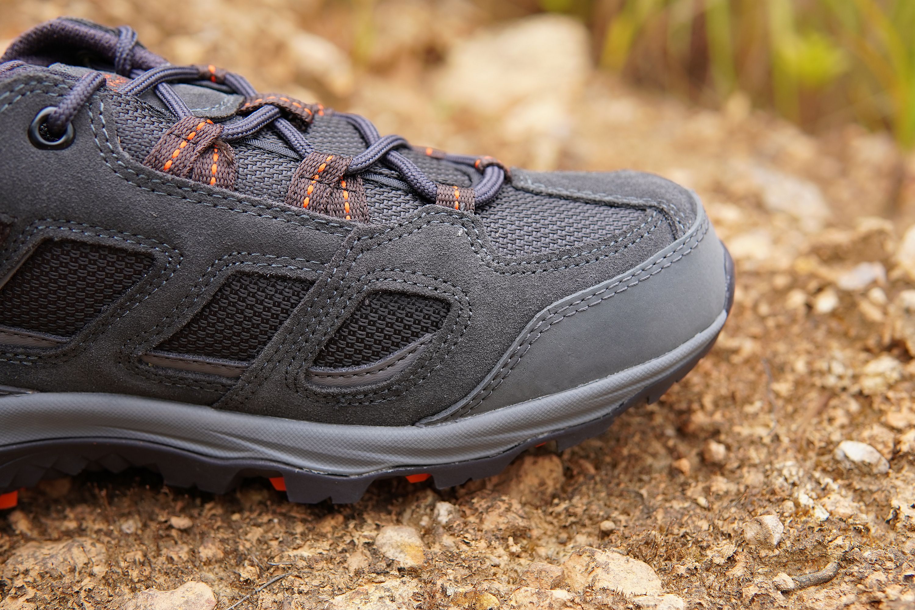 防水防油抓地力强的鞋,防水抓地性强而且轻的鞋