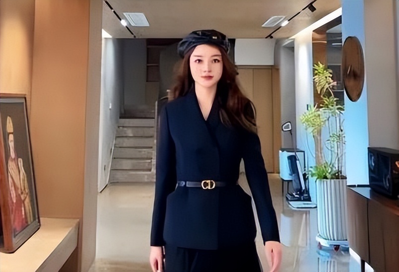 6个孩子每人配一个保姆，这位宝妈好奢侈，嫁亿万富豪住千平豪宅