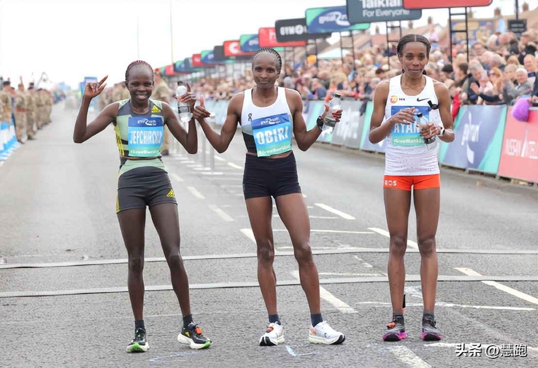 她不仅战胜了世界第一，她的跑鞋也打破了耐克阿迪对于冠军的垄断