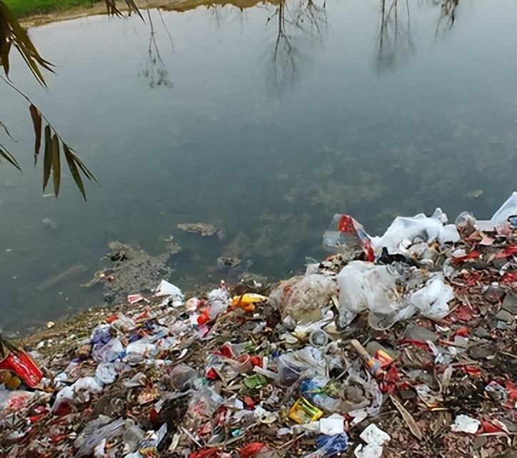 农妇洗衣服,农妇河边洗衣服引争议