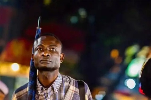 非洲“倒爷”在广州：28寸行李箱装着发财梦