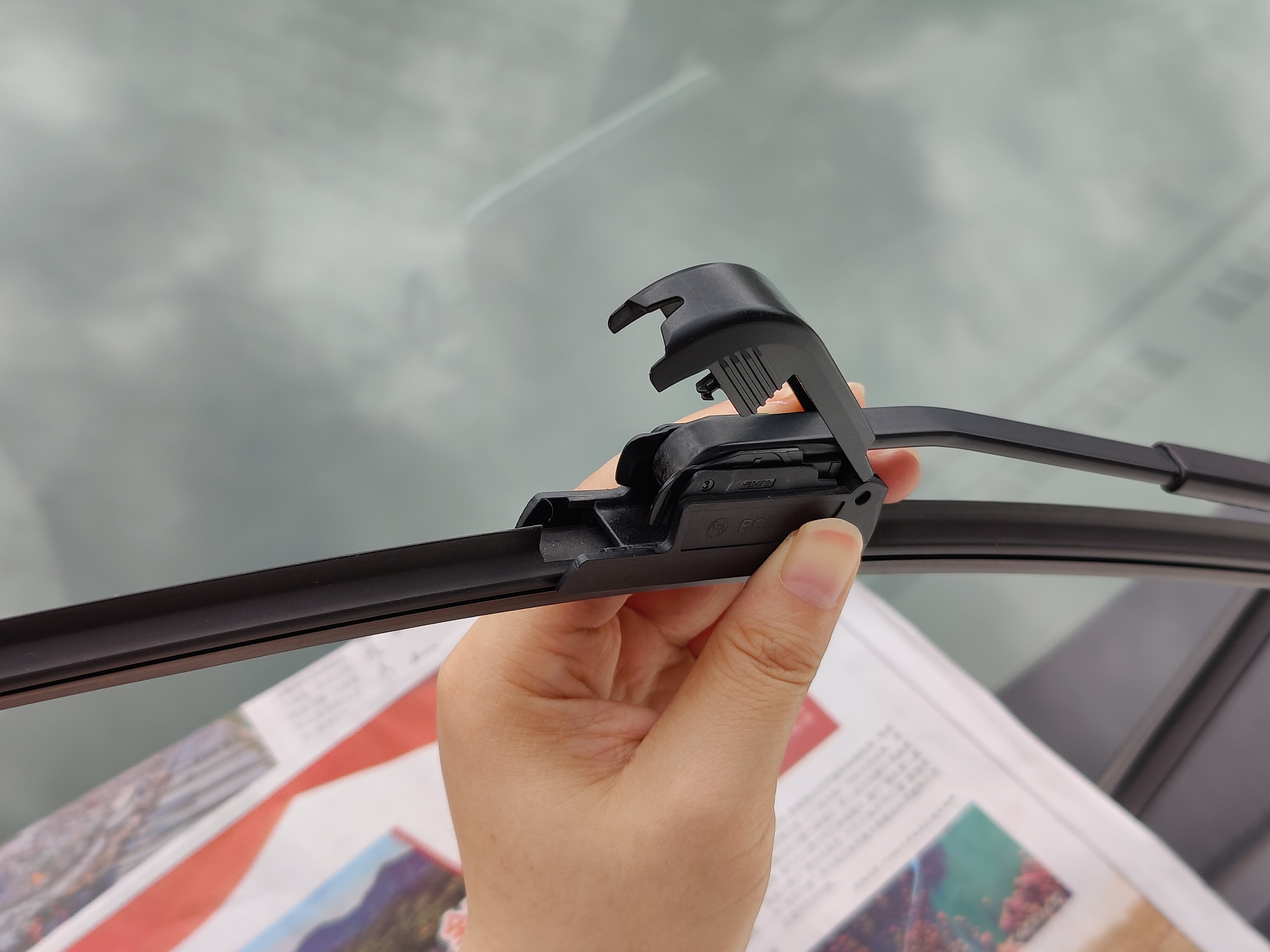 昂克赛拉原装雨刷胶条更换,马自达昂克赛拉如何更换雨刷胶条