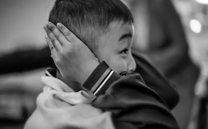 如何教育孩子处理春节红包,孩子过年收到的红包应该给家长吗