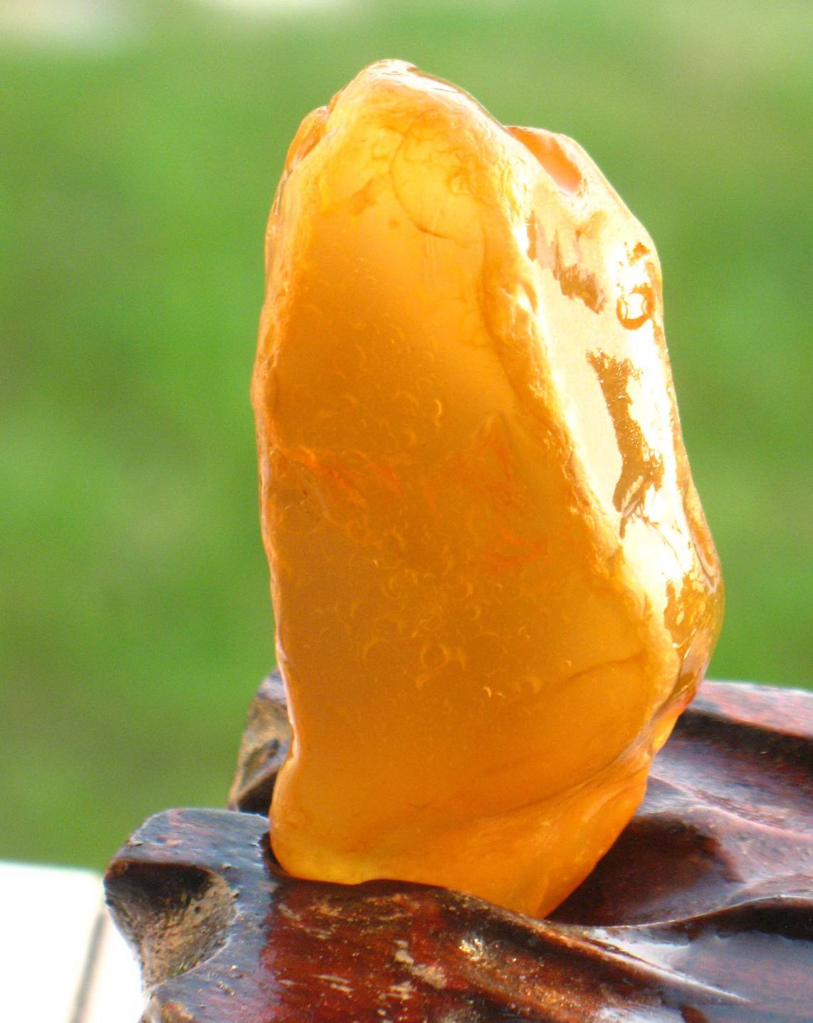 随手就能捡到金子的地方,捡到宝石