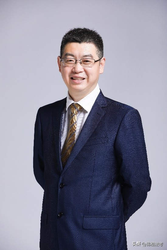 罗翔与柏浪涛哪个更适合法考小白,法考讲刑法刘凤科和罗翔哪个好