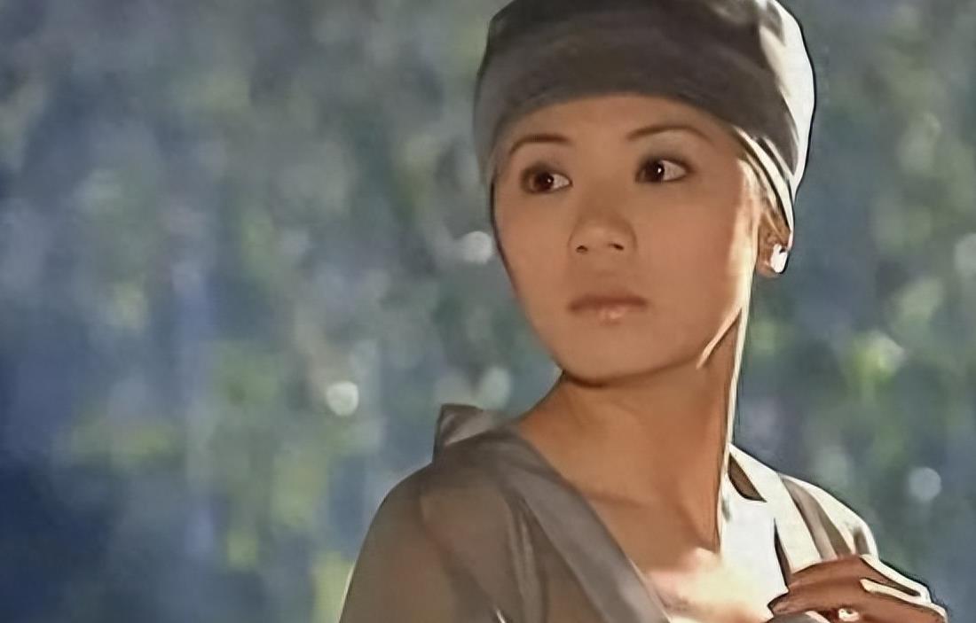 诱惑尼姑装，裤衩子外露，这些毁三观的操作，导演怕是个猪脑子吧