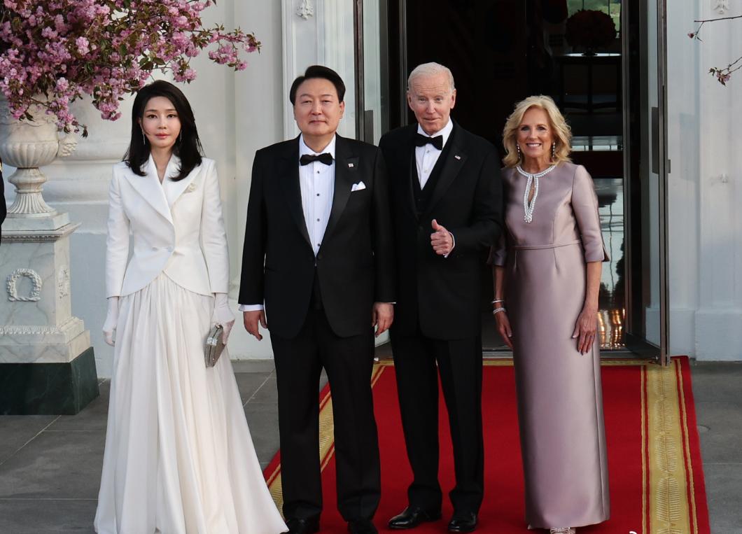 韩第一夫人穿搭,韩第一夫人照片