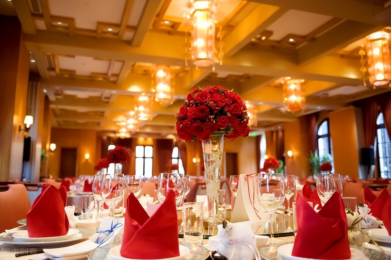 单亲妈妈嫁女儿给新郎红包,单亲妈妈改口给女儿红包