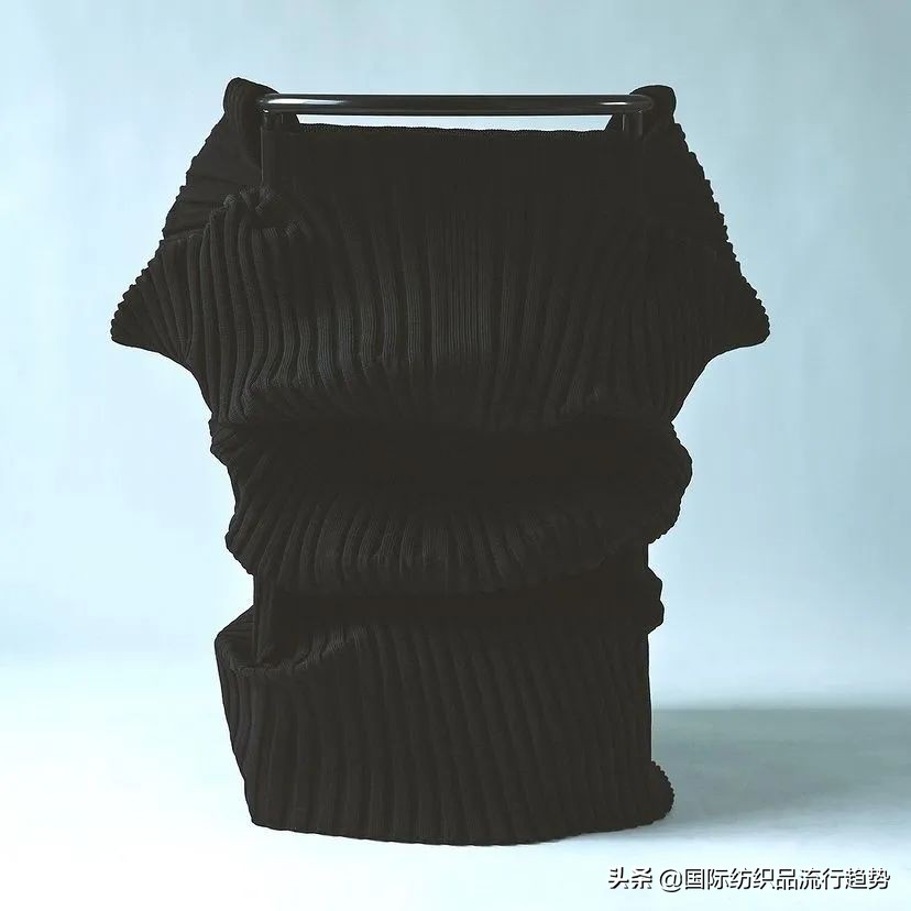 把服装当作思想的容器！看高桥祐介将美学融入到针织艺术中