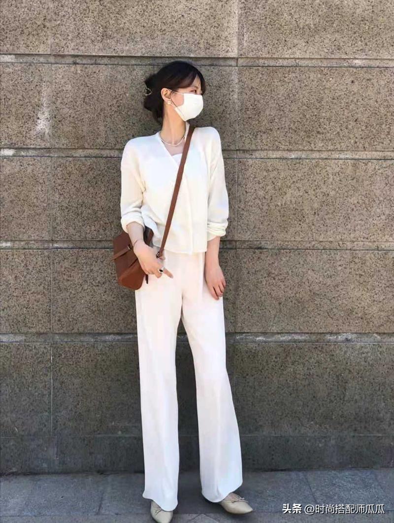 穿搭高级对白,三木妈妈白裤子最新穿搭