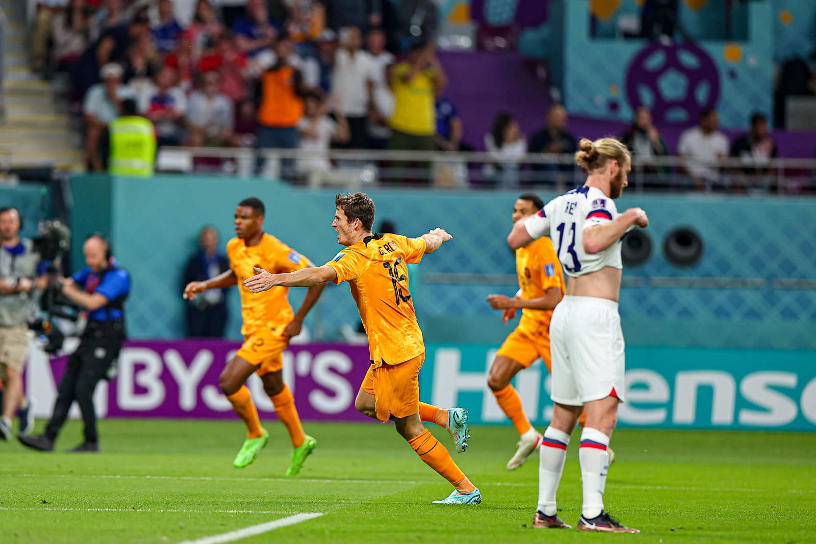 71岁患癌主帅“三进宫”荷兰，352阵型获赞，豪言杀进世界杯决赛