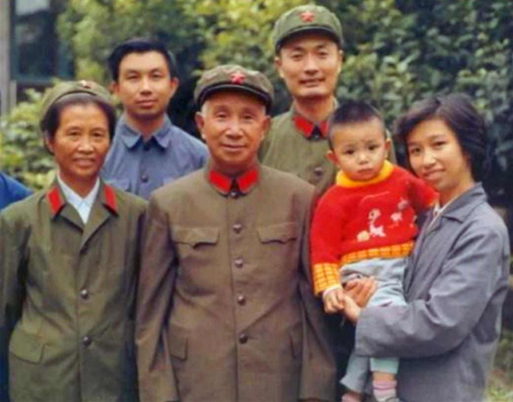 陈毅之子陈小鲁：岳父是开国大将，妻子了不起军衔比丈夫还高一级