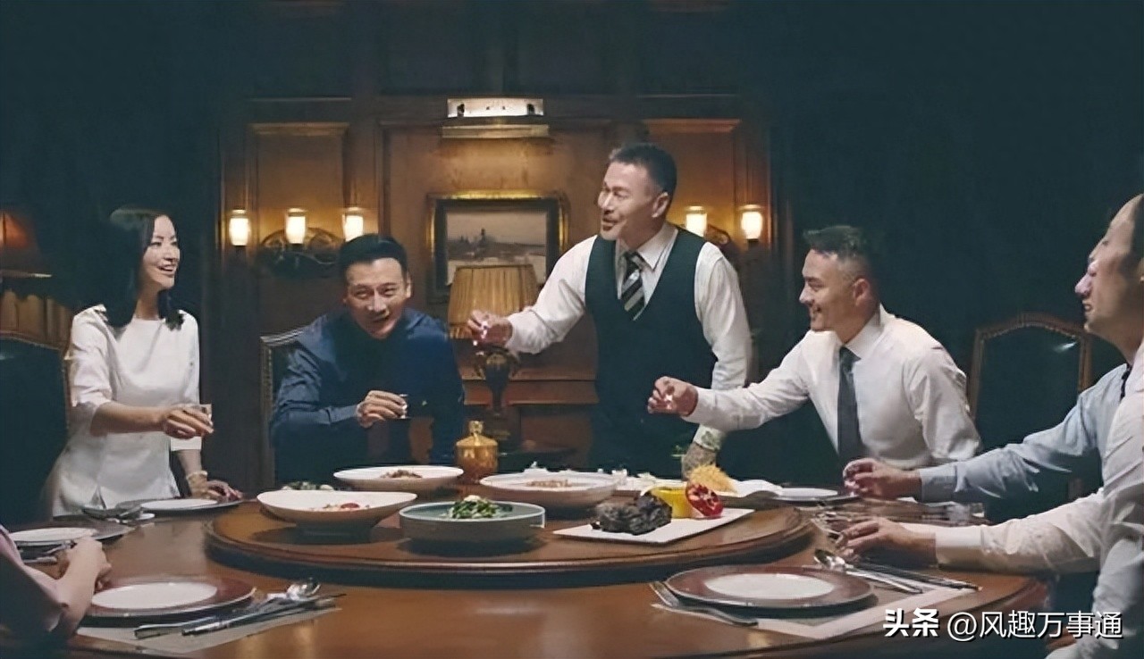 饭局上打圈敬酒是不礼貌嘛,饭桌上用祭祀手敬酒