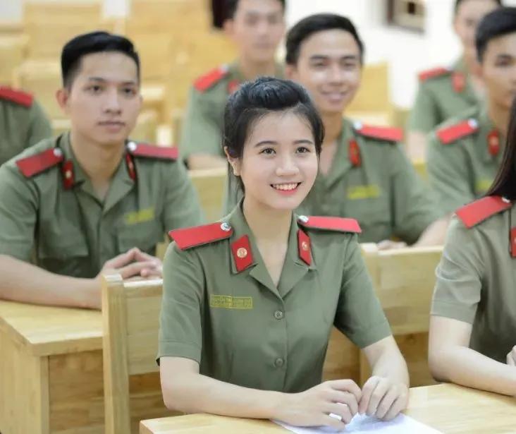 女警警服演变照片图片,最美警花警服图片