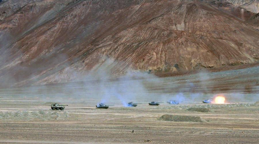 *疆新**军区是我军防区最大、实力最强的省军区,98年升为副大军区级