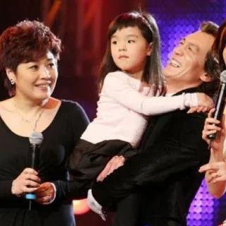 2018年娱乐圈“当红花旦结婚，武侠巨匠去世，顶流女星未婚生子”