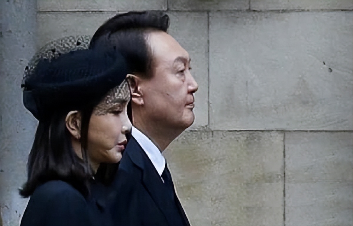 韩国第一夫人出访英国王室服装秀,韩国第一夫人美丽瞬间