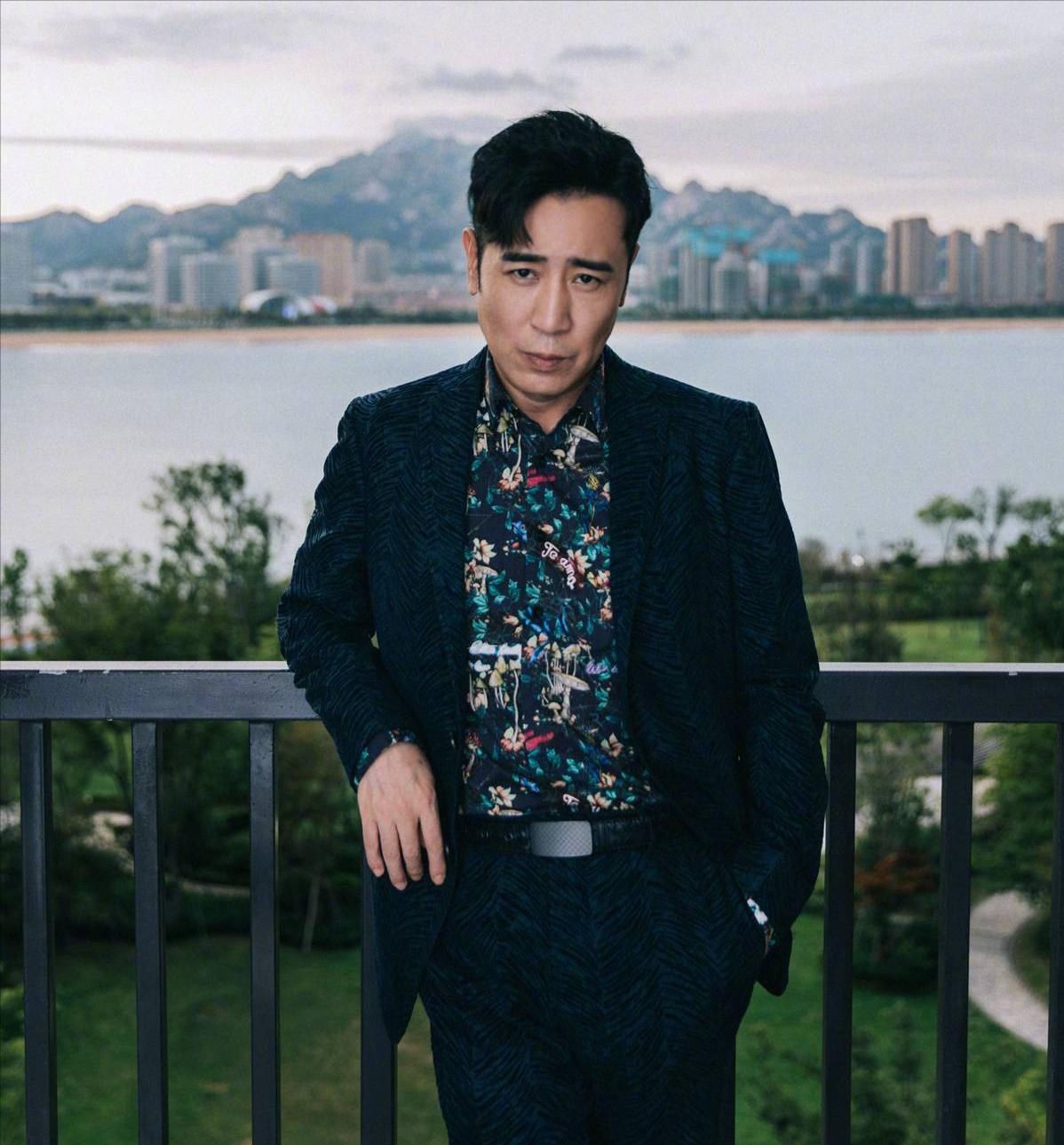 演员于和伟简历和他妻子照片,演员于和伟的家庭生活幸福吗