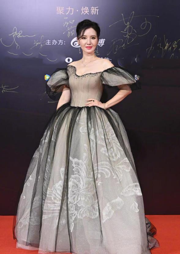 综艺杨紫白鹿赵露思杨超越金晨,虞书欣白鹿赵露思金晨杨紫合体