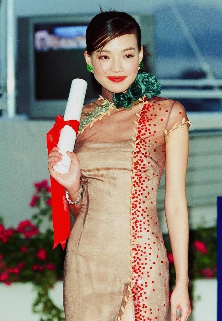 戛纳电影节红毯外国奇葩,戛纳红毯明星出丑有多尴尬