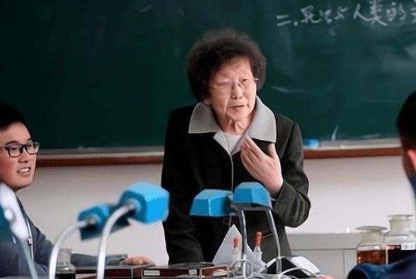 女教师延迟退休必须满工作量吗,延迟退休方案女工人