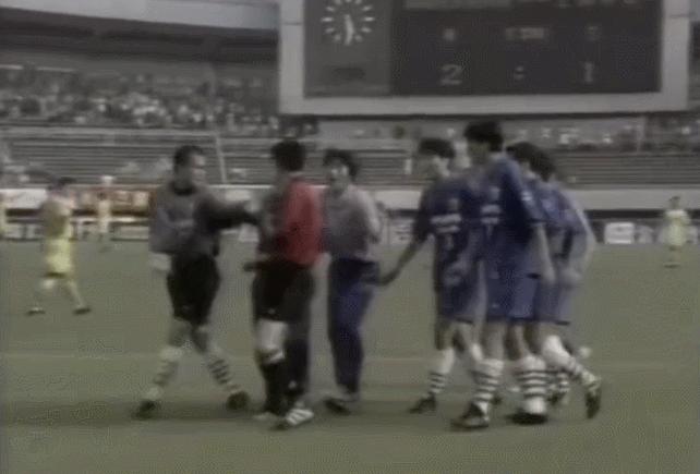 希金斯飓风袭击裁判,足球暴力事件打裁判