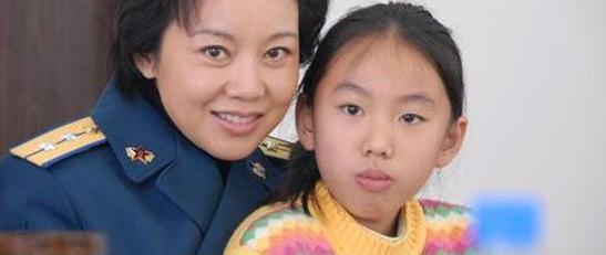 女子割双眼皮失败像瞪眼,女明星割双眼皮对比照