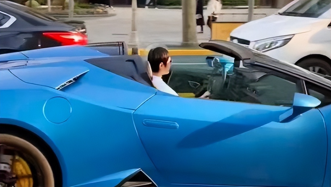 豪车送人不眨眼孙俪暴露富婆身份,孙俪身价过亿父亲住贫民窟