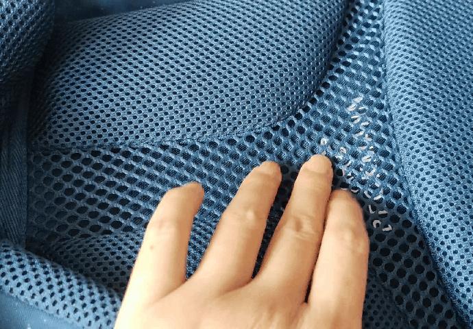 给小孩买奥特曼书包,给孩子们买奥特曼