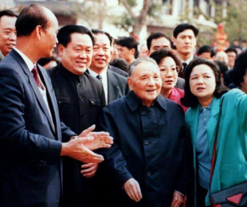 1991年，*小平邓**为深圳火车站题字，为何只写“深圳”没写“站”？