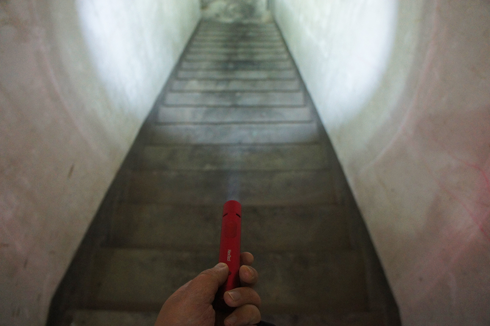 纳拓雷电电弧防身手电筒拆解,纳拓电弧防身手电电压多少