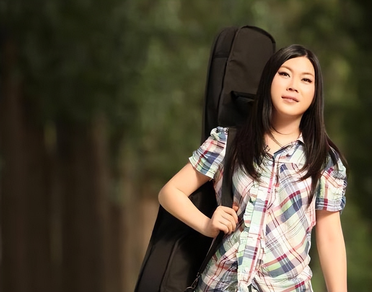 西单女孩“三级跳”：贫民女孩登上纽约时代大屏，她经历了什么