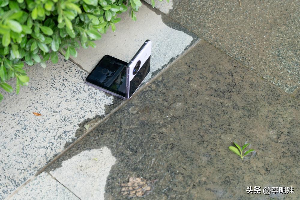 为什么竖折几乎用的都是中端配置,竖折真的是“美丽小废物”吗?