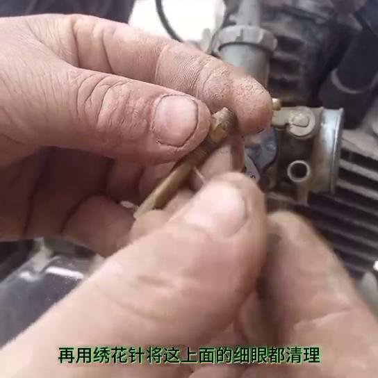 125摩托车化油器放油处一直漏油,摩托车停车化油器漏油是什么原因