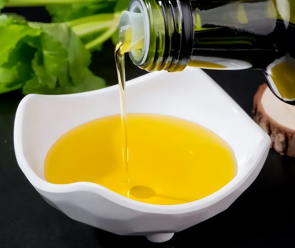 花生油菜籽油豆油吃哪种油好,花生油玉米油菜籽油哪个健康