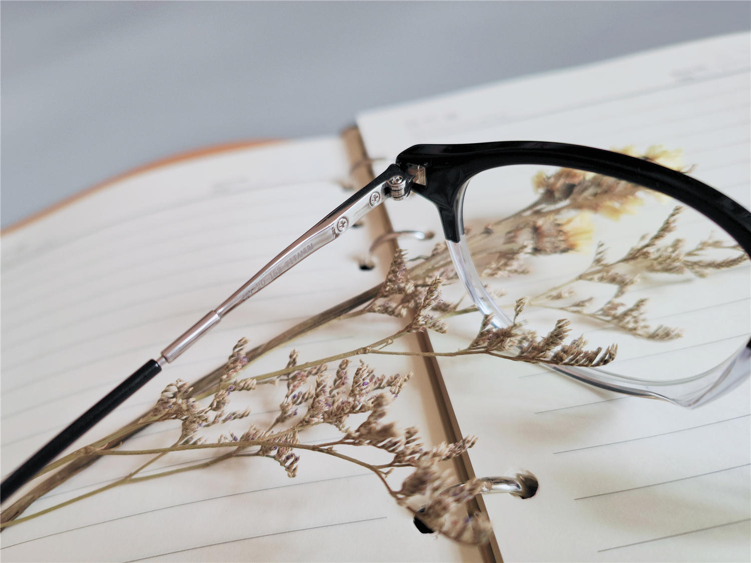 “视”见精彩，轻宝眼镜深度体验，未来的风向标