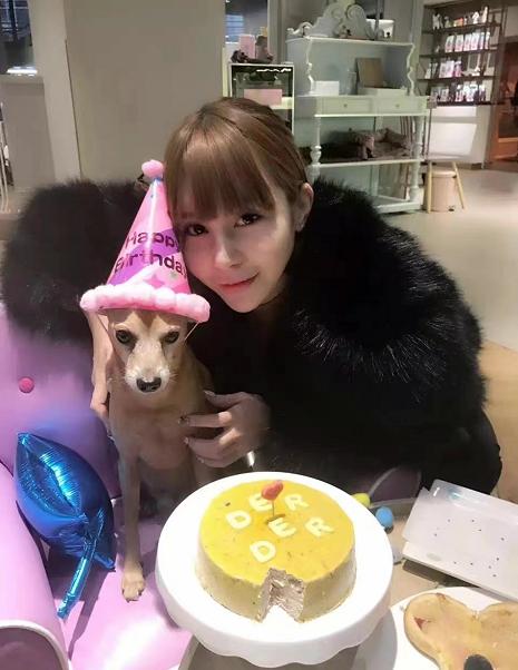 12年过去了，“宁坐宝马哭，不坐单车笑”的女孩，嫁入豪门了吗？