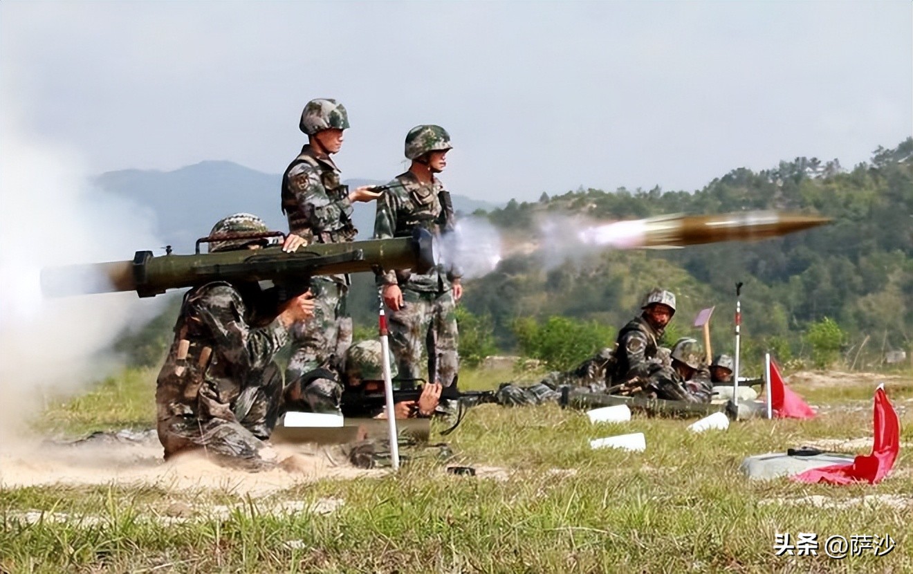 80年代部队使用的130火箭炮,中国83式履带122毫米火箭炮