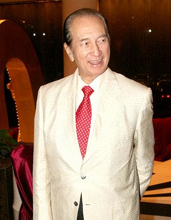 跳水皇后郭晶晶晒全家福,跳水女皇郭晶晶和豪门阔少